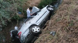 Kontrolden Çıkan Otomobil Dereye Düştü