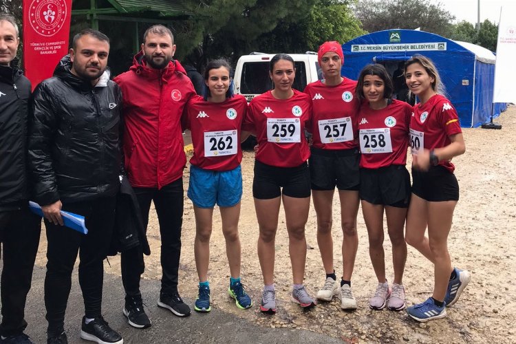 İzmit’in Kadın Atletleri Süper Lig’e Yükseldi