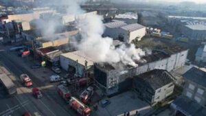 Pişmaniye İmalathanesinin Üst Katında Yangın Çıktı