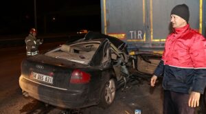 Tır İle Otomobil Çarpıştı: 2 Kişi Ağır Yaralı