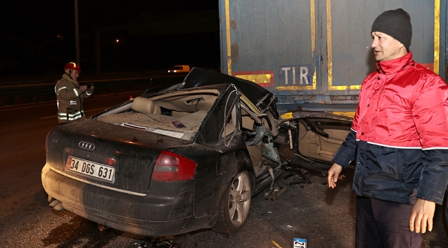 Tır İle Otomobil Çarpıştı: 2 Kişi Ağır Yaralı