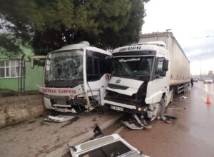 Gebze’de Zincirleme Kaza: 2 Yaralı Var