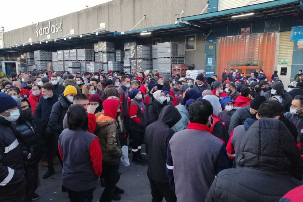Otomotiv Parçası Üreten Farplas’da Eylem Devam Ediyor