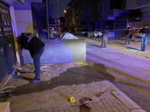 Darıca’da Tartıştıkları Şahsı Hem Bıçakladılar Hem de Silahla Vurdular