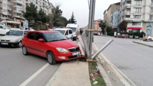 Gebze’de İki Araç Çarpıştı: 3 Yaralı