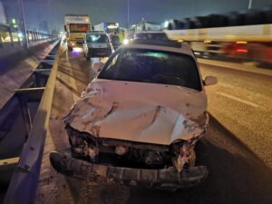 Gebze D-100’de Kaza: Anne ve Kızı Yaralandı