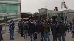 Hakkını Arayan İşçiler İşten Çıkartıldı