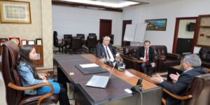 Şayir, koltuğunu küçük Derin’e bıraktı