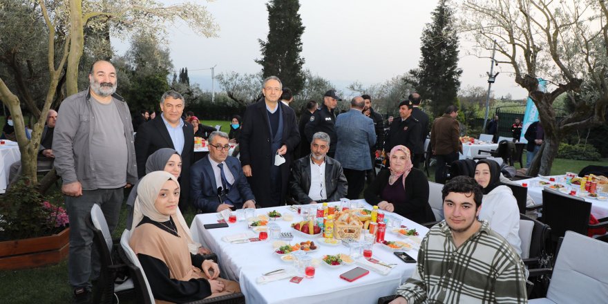 Dilovası’nda engelli birey ve ailelerine iftar verildi