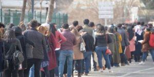 Üniversiteliler İŞKUR kapısında