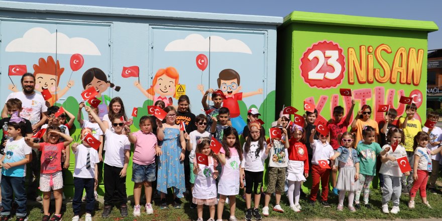 SEDAŞlı çocuklar mutluluğunu trafoya yansıttı