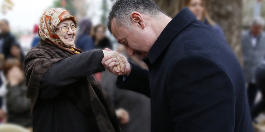 Büyükakın, “Annelerimiz dünyanın kalbidir”