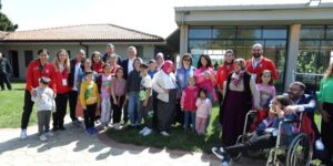 Büyükakın, özel bireylerin anneleri ile buluştu