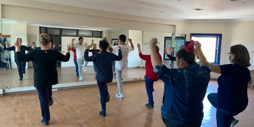 Halk oyunları kursunda ilk ders geride bırakıldı