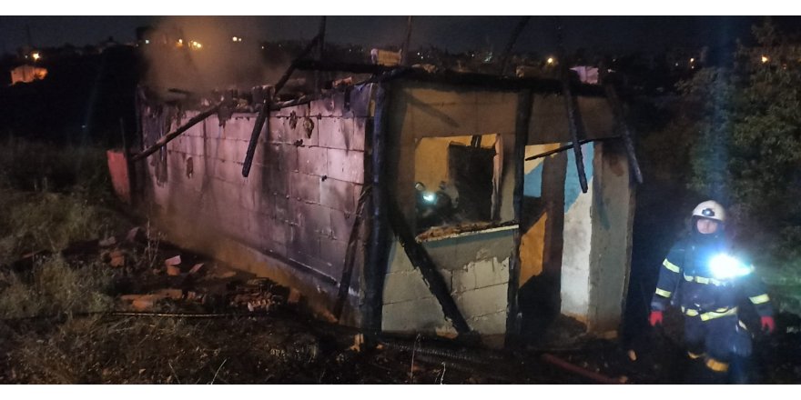 Gölcük’te baraka yangını!