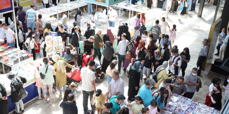 Kitap Fuarını ilk gün 92 bin kişi ziyaret etti