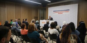 Kitap fuarında okurlar yazarlarla buluşuyor