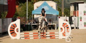 Kaymakam Güler atlama yarışlarını izledi