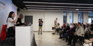 Dizdar, okuyucularıyla söyleşide buluştu