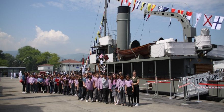 TCG Nusret Müze Gemisi’ne ziyaretçi akını