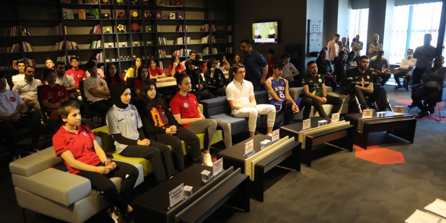 Bıyık, başarılı genç sporcularla buluştu