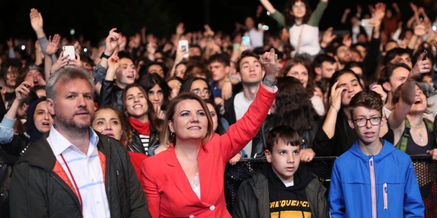 Yüz bin genç 19 Mayıs coşkusunu Athena ile yaşadı