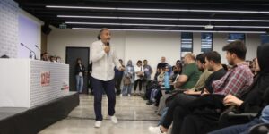 Yazar Tarık Tufan, kitapseverlerle buluştu