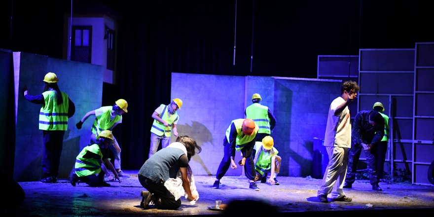 Çayırovalı genç tiyatroculara tam not