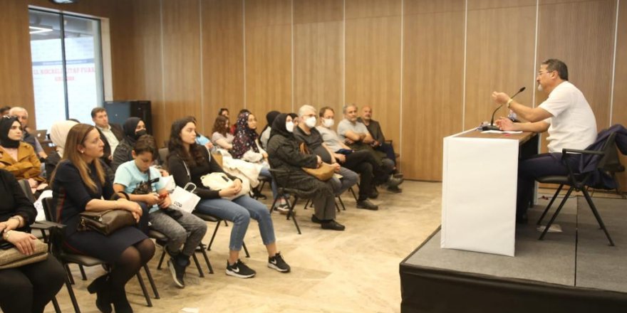 Gencay Zavotçu, okurlarıyla bir araya geldi