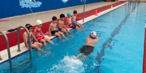 Çınar Çocuk Evi öğrencileri yüzme dersinde