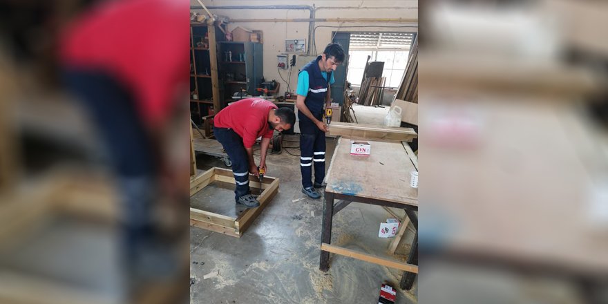 Atölyeler fabrika gibi üretmeye devam ediyor