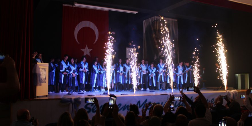 Darıca Seymen Koleji’nde mezuniyet coşkusu