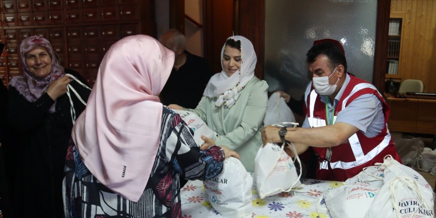 Hacca gidecek vatandaşlar hediyelerle uğurladı