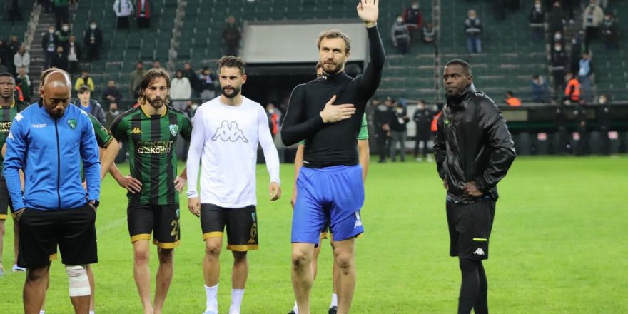 Korcan Çelikay yol ayrımında