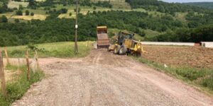 Köy yollarında çalışmalar devam ediyor