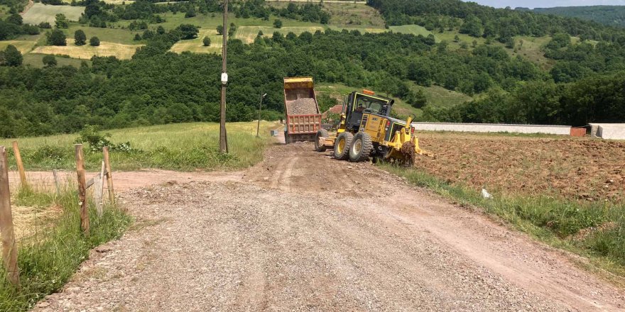 Köy yollarında çalışmalar devam ediyor