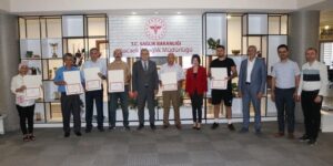 Sigarayı bırakan vatandaşlara başarı belgesi verildi