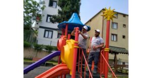 Darıca’da çocukların güvenliği için parklar bir bir yenileniyor