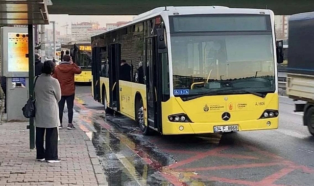 ‘Babamı duraktan niye almadın’ dedi. Otobüsün önünü kesti 