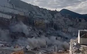 Marmara Adası’ndaki mermer ocağında toprak kayması